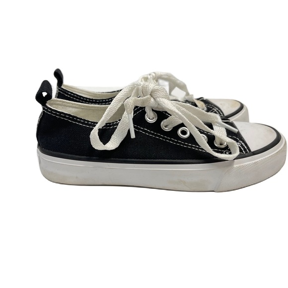 Fashion Kids low top sneakers black white casual laces street everyday fun class - Picture 1 of 7